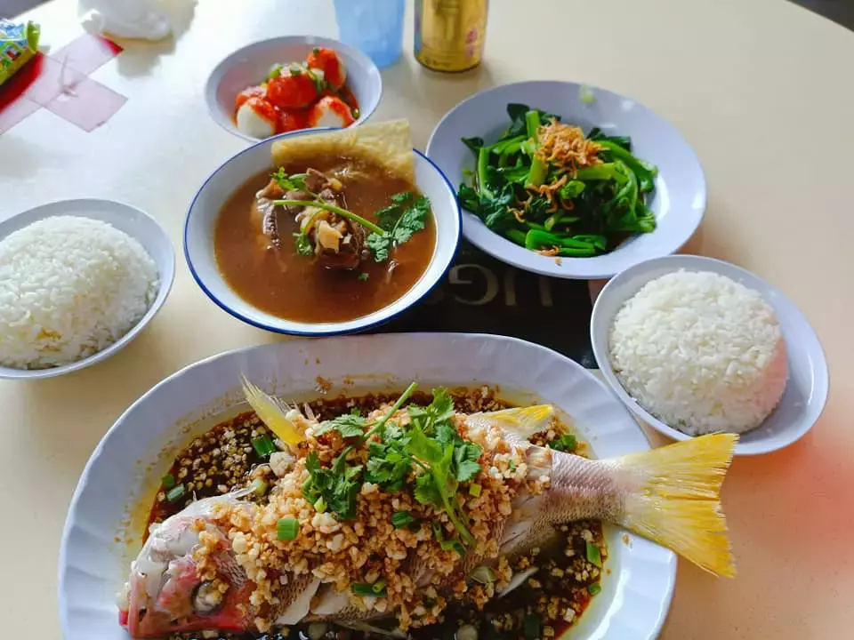 义顺的这间”JB烫鱼 . 药材肉骨茶”, 广受好评