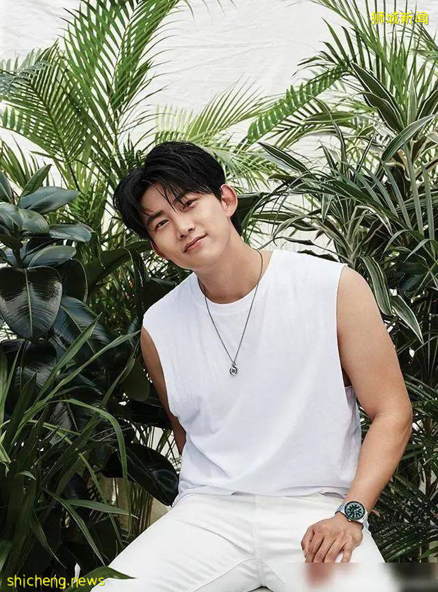 韩国男团在新加坡被女粉堵门!半夜闯入酒店房间,险被看光