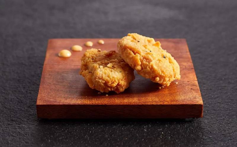 全球首例培植人造雞肉塊，獲准在新加坡銷售！肉眼難辨的未來食品，你能接受嗎