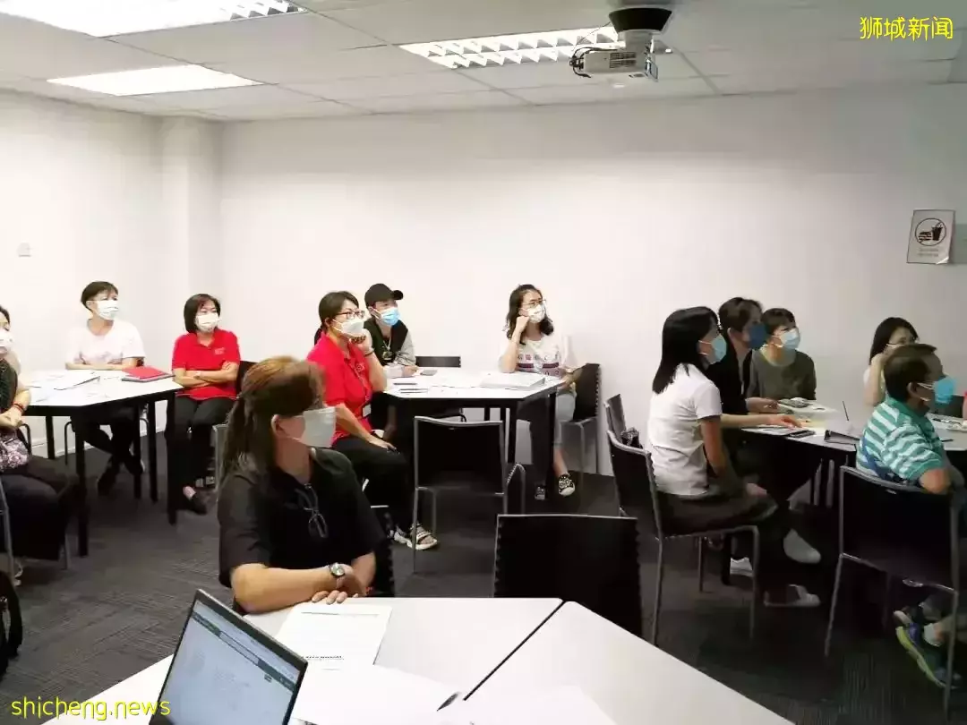 揭秘新加坡職場生存現狀，多少人與高薪失之交臂