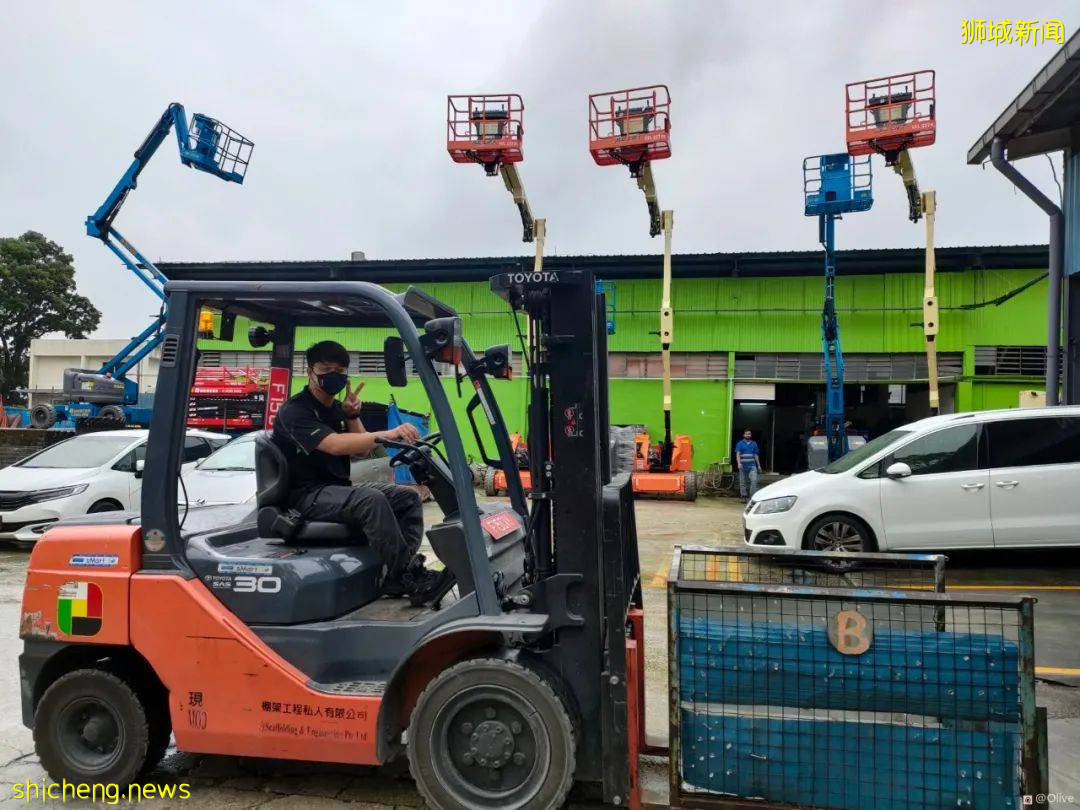 异乡人在新加坡的中元节，“袅袅青烟飞上天时，四个真字也出现了”