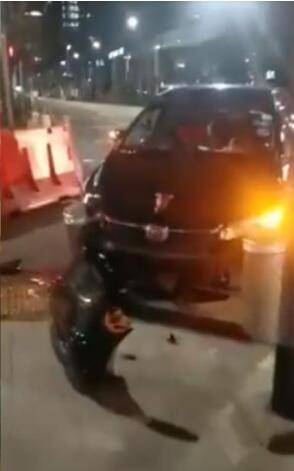 新加坡保時捷女司機疑醉駕撞車，豪車連翻三跟頭場面駭人