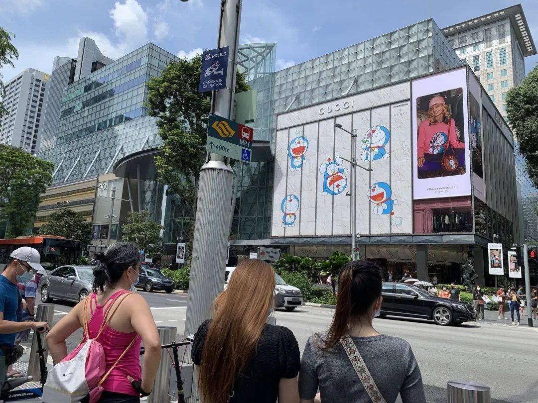 GUCCI的多啦A梦,LV的红色货柜,新加坡乌节路潮出新花样