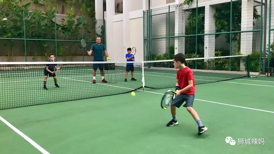 2歲到成人都能學！新加坡16間網球學校+3位專業教練，我幫你找好了