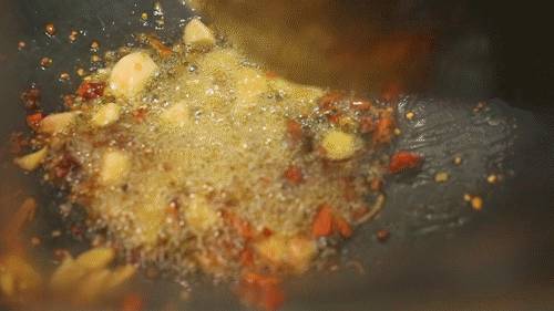 藏在新加披的农家柴火鸡,闹市里难得的淳朴美味