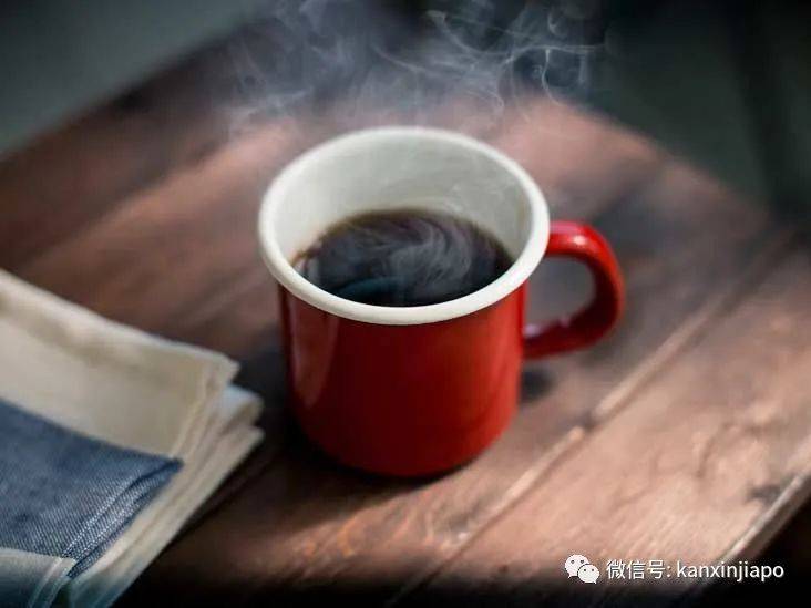 唤醒新加坡的，不是晨风朝阳，也不是闹钟，是浓浓的KOPI O