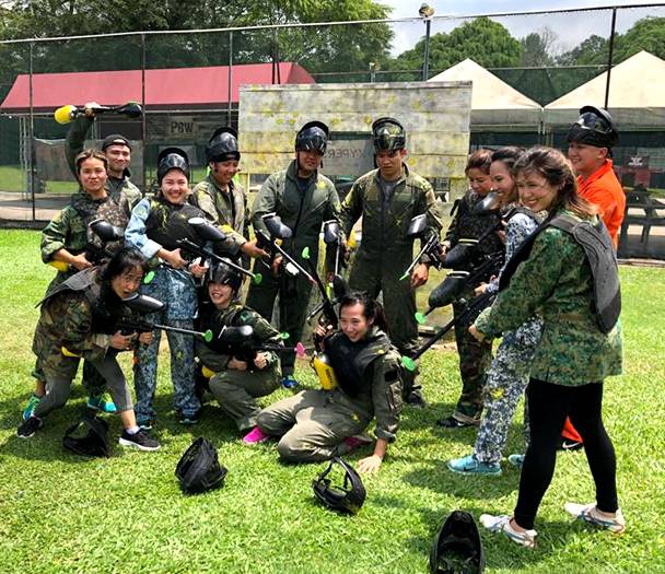 撈魚、釣蝦、蹦床、開挖機、燒烤...這家24小時新加坡農場，太好玩了吧