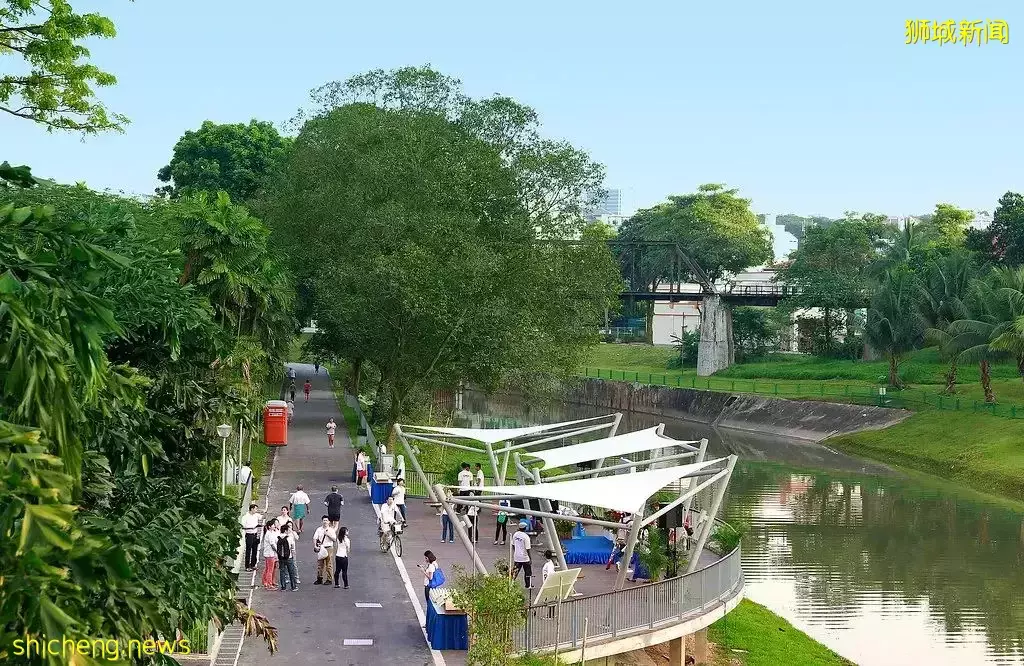 超级奶爸!带着2岁女儿骑行17小时166公里,环游新加坡