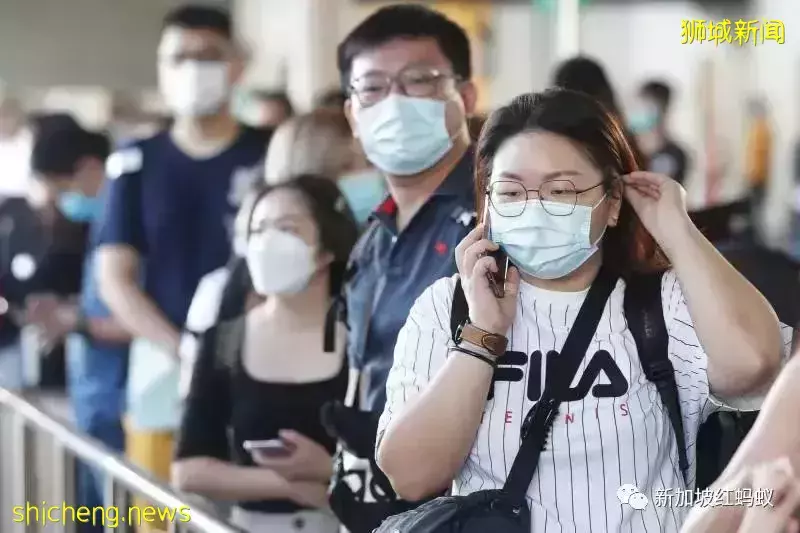 調查：新加坡政府防疫工作滿意度一度下滑至59%，七成民衆支持強制打疫苗