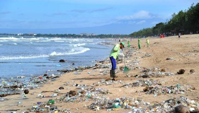 该来的总会来的！新加坡正式开始塑料袋收费计划