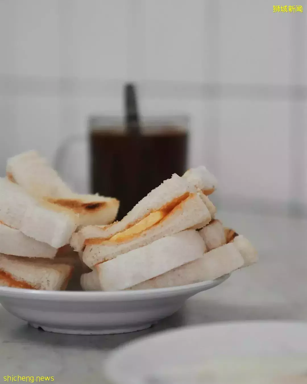 每天叫醒我的不是梦想 · 而是吃早餐! 盘点新加坡10家人气爆棚的咖椰吐司铺 · 香醇口感+爆浆牛油 · 确定不来一口吗