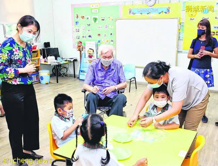 辛亥革命， 他帮忙推翻满清政府，与次子联办星洲幼儿，二战时期，次子与媳妇却被日军捉去折磨致死