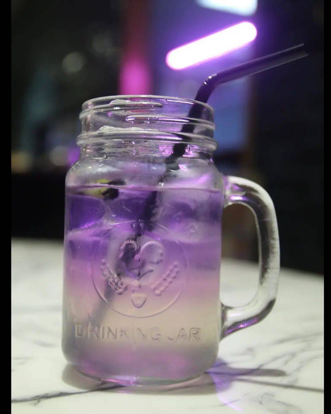 乌节路“海鲜捞”火锅店推出神秘蓝色泻湖汤底,哇哦蓝色圣诞限定版