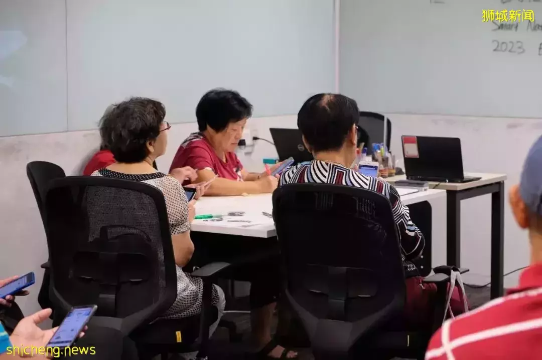 揭秘新加坡職場生存現狀，多少人與高薪失之交臂