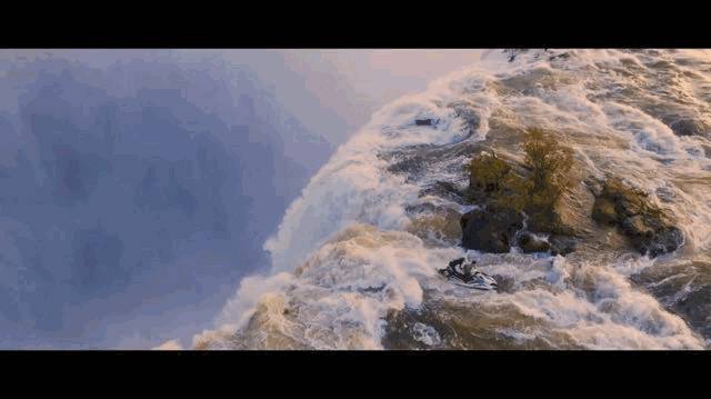 成龍大哥新加坡吸金，《急先鋒》連續兩周獨霸票房榜首