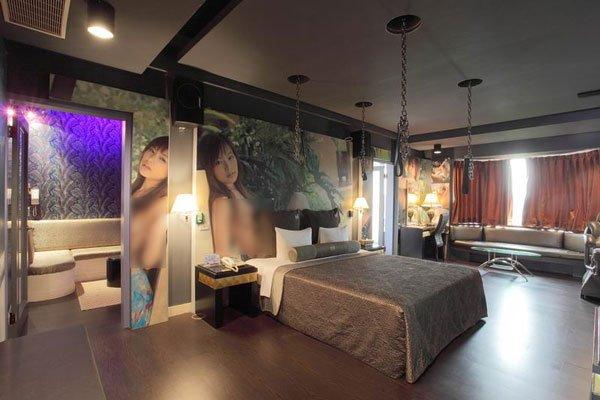 ◤行动管制14天◢ 马劳晒临时居所 惊见四条大铁链