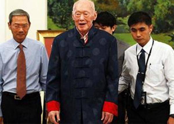 李光耀追悼會，女兒李玮玲泣不成聲：我是一名客家人，必須堅強