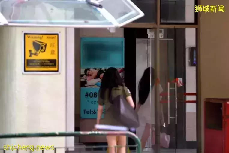 新加坡2年轻男子报警!去按摩,竟被大妈强迫提供性服务