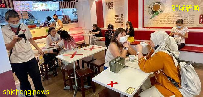 新加坡下周將放寬防疫措施限制;公衆也可以在超市或便利店購買自主檢測儀