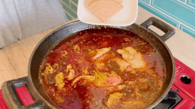 胖胖鸡携新装修强势回归!鸡公煲串烧自助买一送一,无限量供应