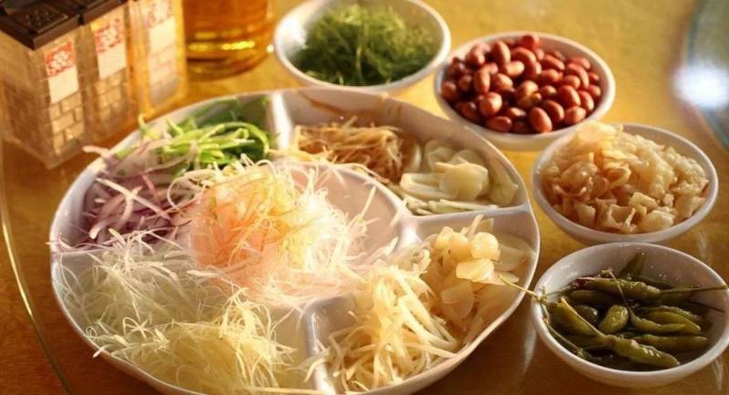 新加坡的过年习俗其实和中国是不一样的哦！快来打开这篇文章，打开第二次元的春节