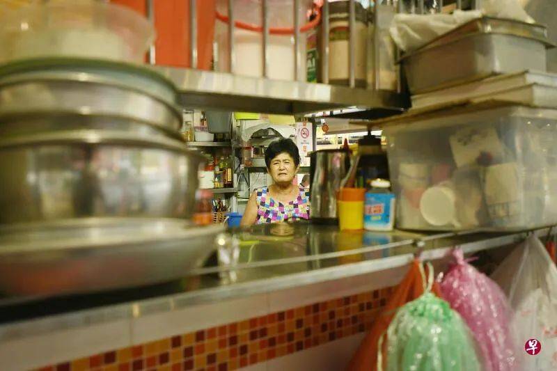 “瘦皮叔”夜闯小贩中心  钻洞攀墙盗尽六摊