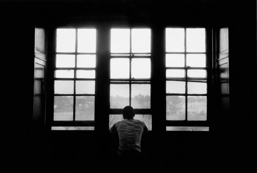 令人發指！新加坡這個婦女竟猥亵親生女兒的男同學