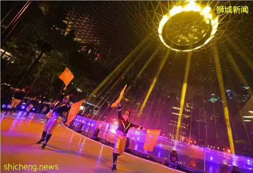 新加坡新春妝藝大遊行華人元素十足,總統:虎年健康!總理:虎虎生威