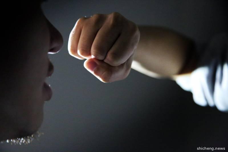 超车起争论打伤司机 摩哆骑士 囚5年