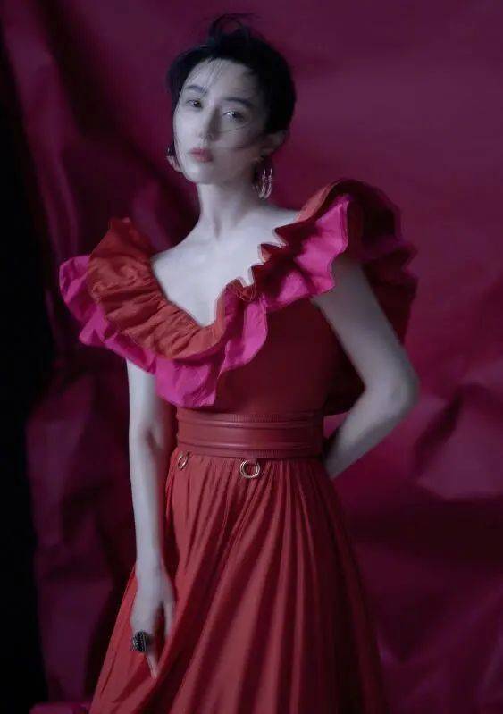 范冰冰罕见大尺度,登新加坡杂志,好身材太劲爆