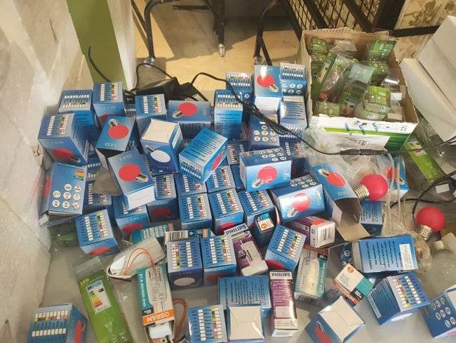 数百新国人开豪车 抢购倒闭酒店 二手家具厨具