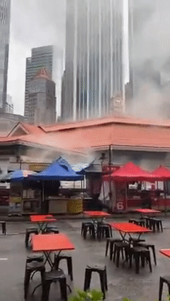 新加坡老巴刹屋顶狂冒白烟，更传出爆炸声！50人紧急疏散