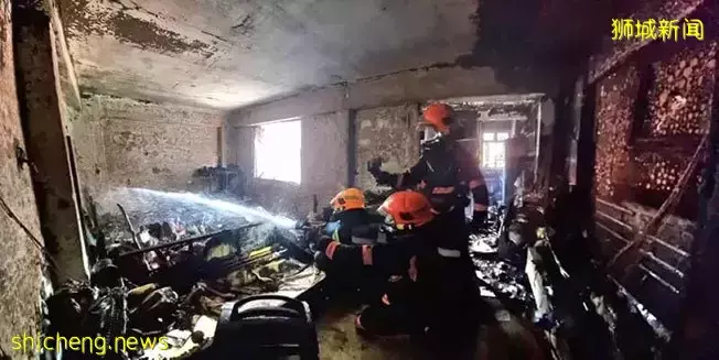 真实版要钱不要命！ 点火灭虫 家中失火 夫妇冒死保身外物