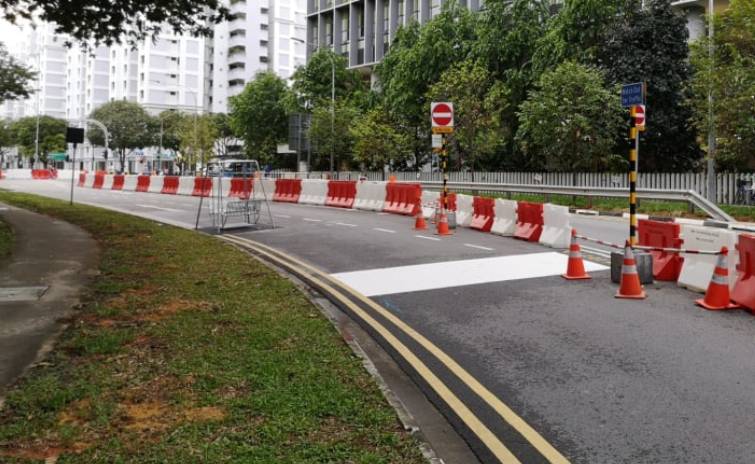 有人在新加坡马路中央荡秋千,这波官方操作也太秀了吧