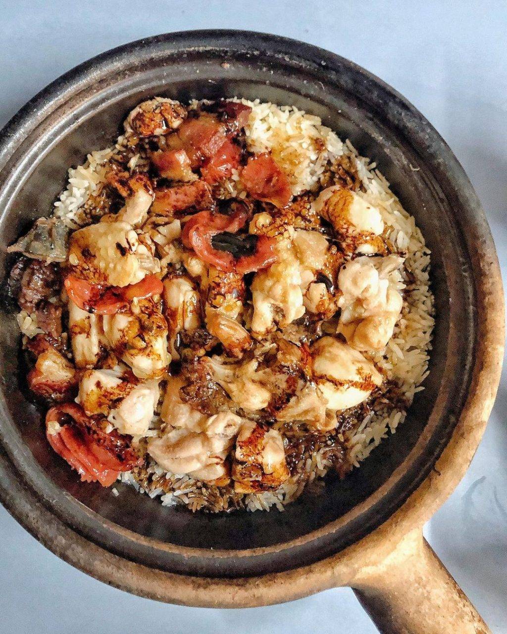 米其林必比登推介🌟牛車水排隊美食“聯合本記煲飯”🔥傳統炭爐烹制、豐富配料，每天人龍不斷👣