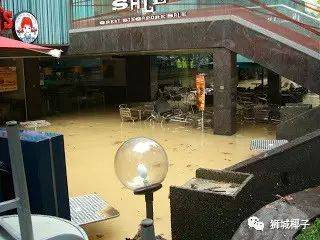 今天,新加坡被大暴雨淹沒了!