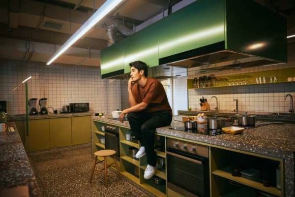 向洋“失踪”3年后 推出新单曲《排过的队》