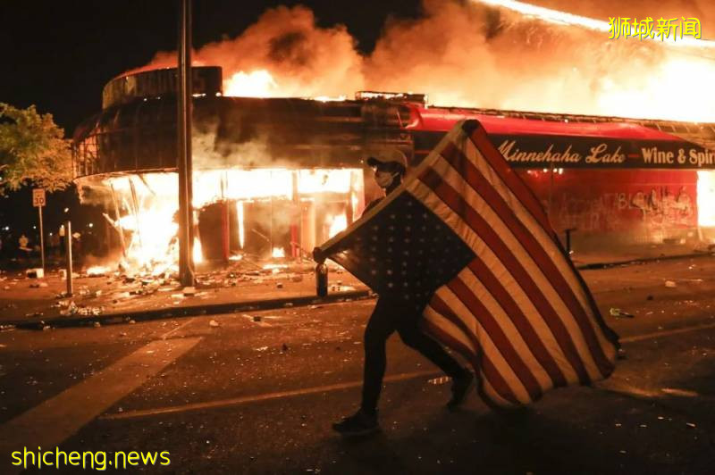 突发!这个国家再陷暴乱!枪手疯狂扫射!新加坡种族为什么不乱