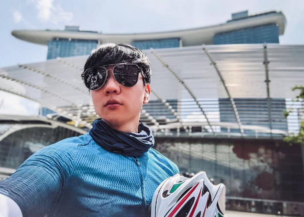 林俊杰回到新加坡过年啦！还在滨海湾骑车遛圈