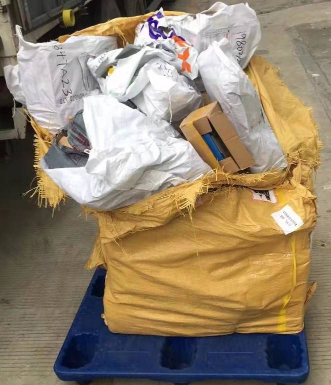 中国发往新加坡快递被海关全部拆开!商家退还所有物流费用