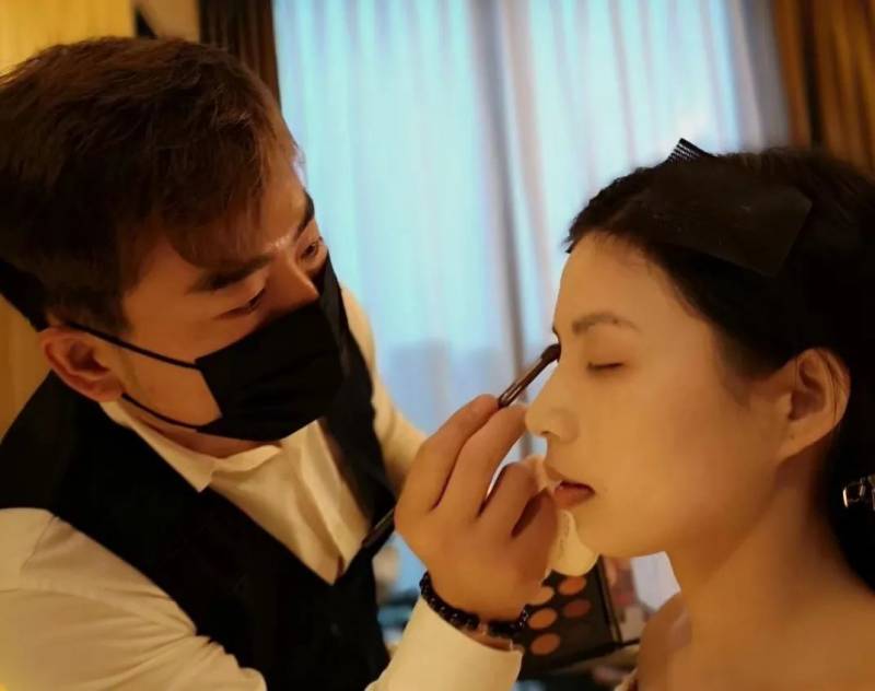 從初中畢業生到化妝師 我在新加坡的奮鬥史