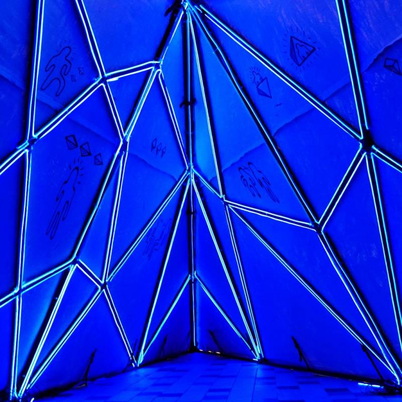 免費入場❤️Downtown East霓虹裝置打卡點，彩虹隧道+夢幻階梯🌈✨倒數迎接聖誕啦！🎄