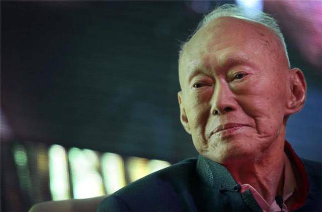 华语为何不能作为新加坡国语?李光耀:那会是个错误