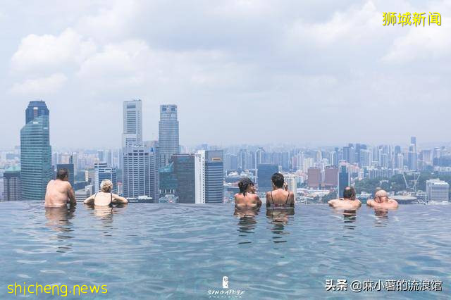 新加坡最豪华的体验，金沙酒店楼顶无边泳池，只有住一晚才能享受