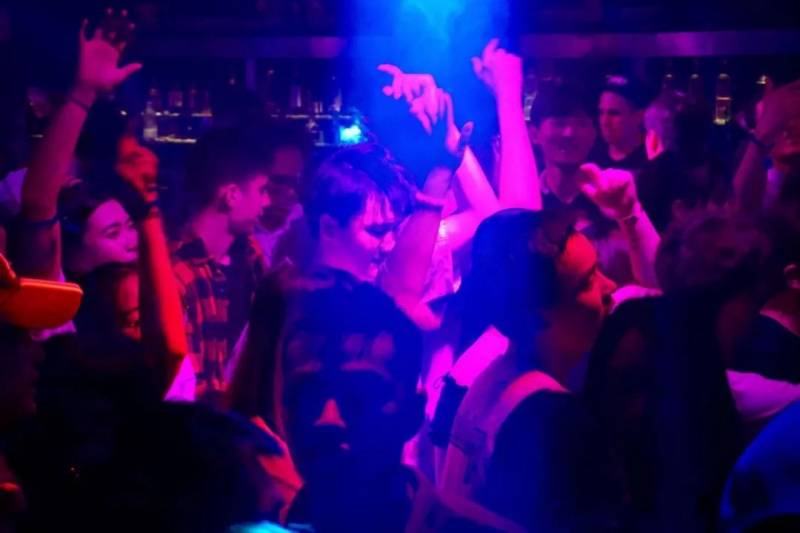 別罵了！成都確診女孩首發聲，自曝工作！央視評論刷屏，新加坡總理也曾這樣說