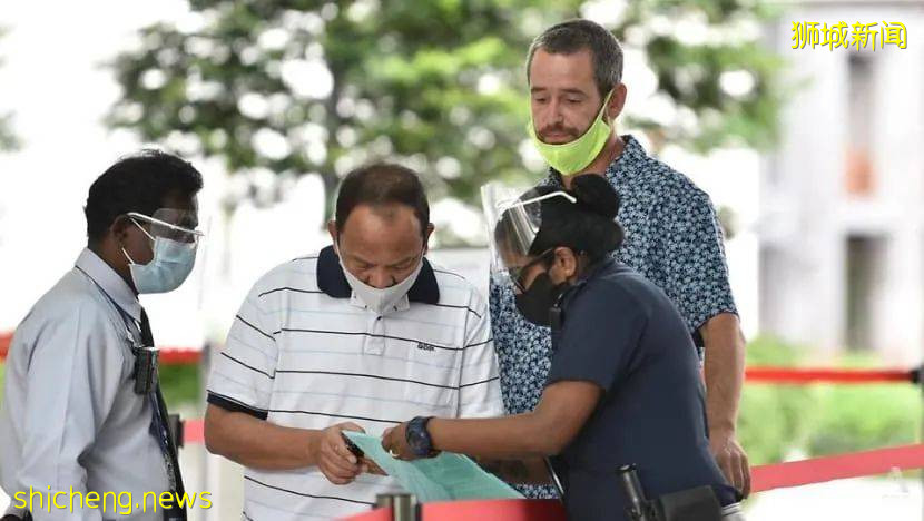 在新加坡不戴口罩的英国人,终于被判坐牢+遣返!女粉丝大闹法庭