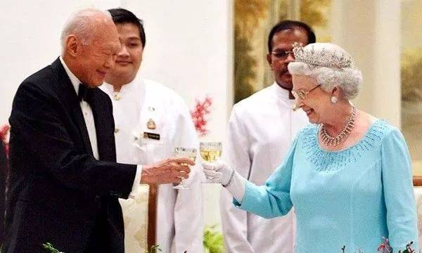 为什么李光耀感谢英国殖民者