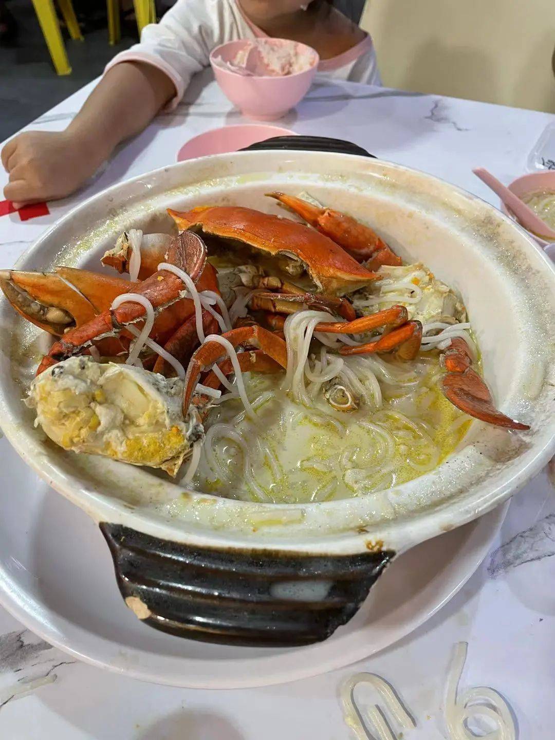 粉絲爆料：新加坡這家著名海鮮餐廳，上錯菜還多收費？這是什麽邏輯