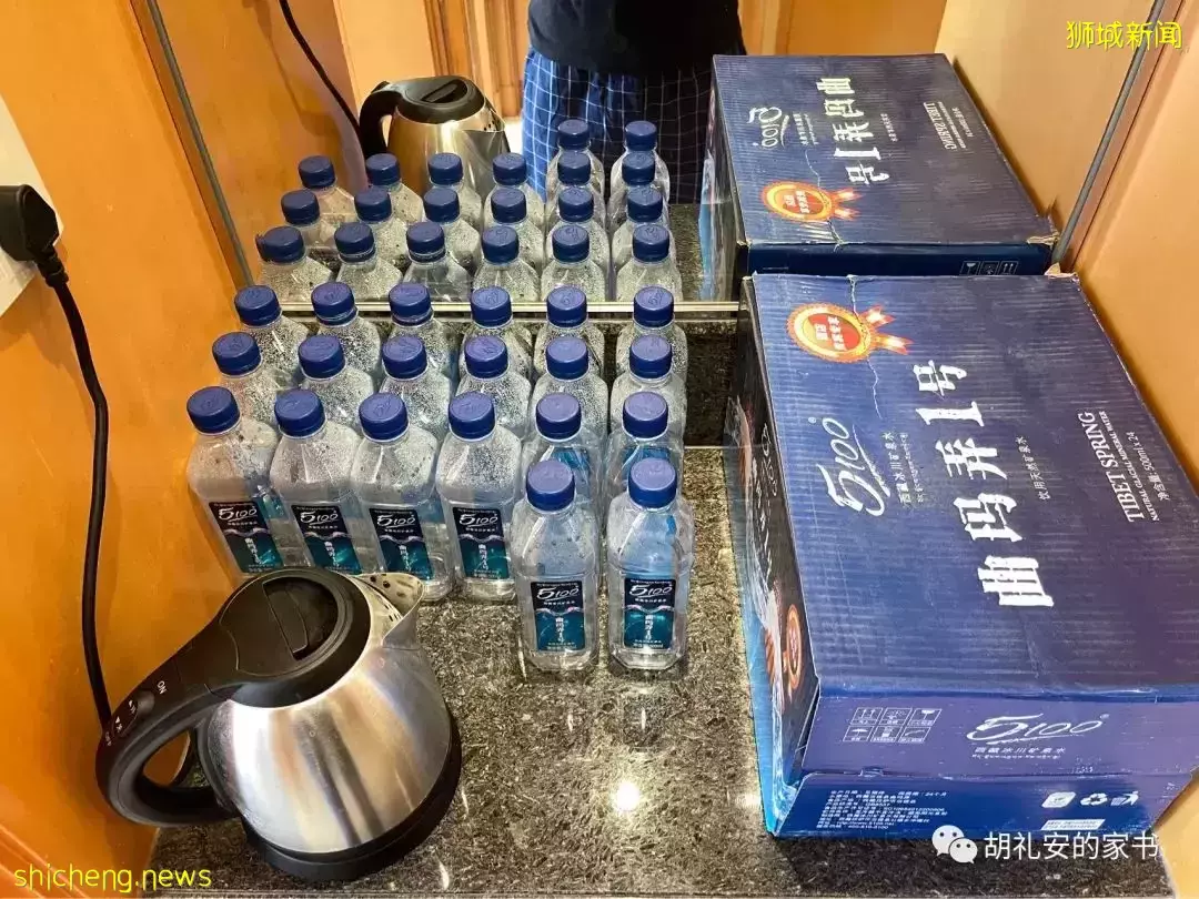 “从新加坡回到上海,封锁一再延长,我被卷入了这场前所未有的大事件”