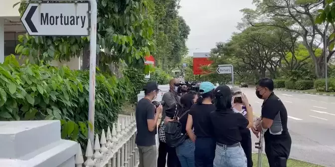 实拍!新加坡11岁遇害双胞胎火化,仅姐姐现身送最后一程